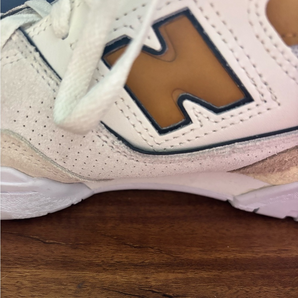New Balance Women's Cream and White Trainers Used in excellent condition - Picture 2 of 8